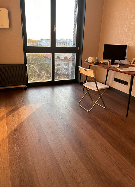 Кварц-винил — это дешевый «пластик»?